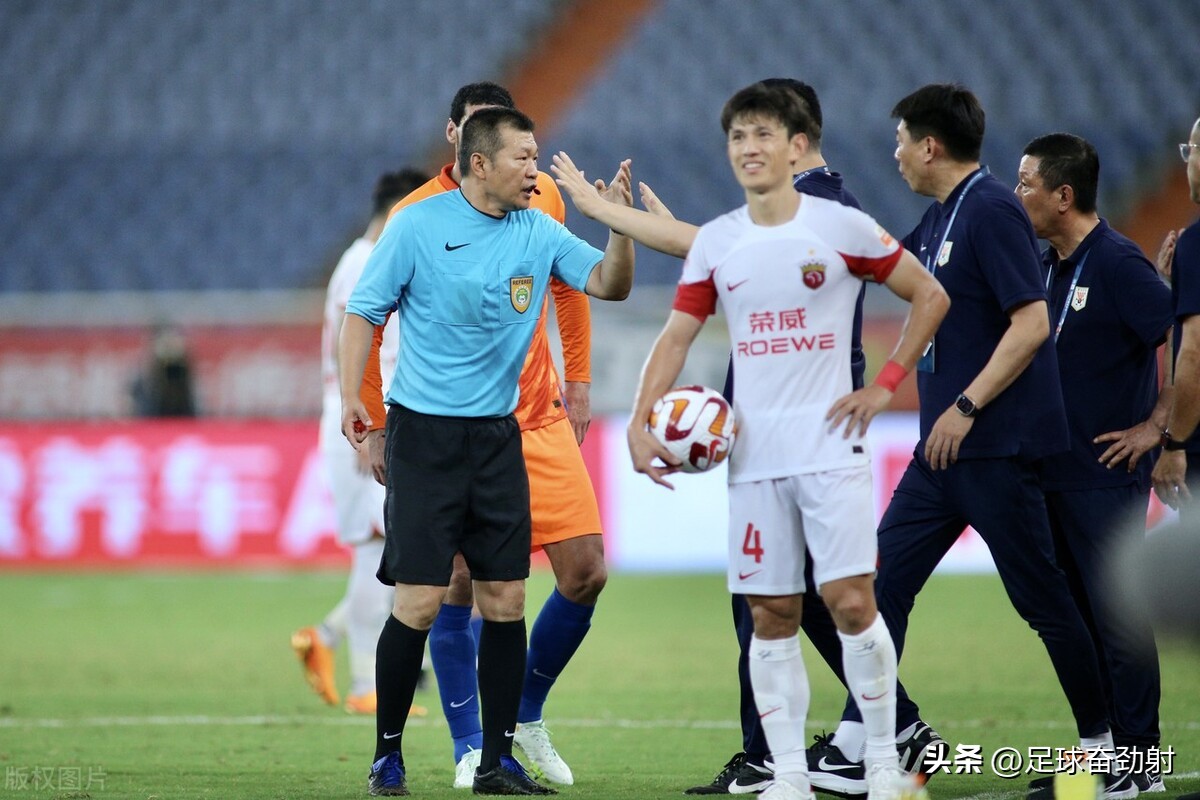 费莱尼进球被吹完整版,费莱尼进球被吹后不再判罚