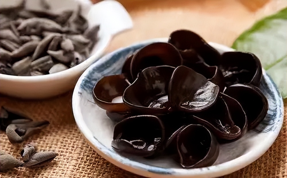 怀孕可以吃木耳吗对胎儿有影响,木耳跟哪些食物不能一起吃