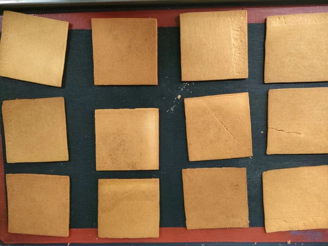 韩国ins博主，用饼干做创意蛋糕，一天1000个不愁卖