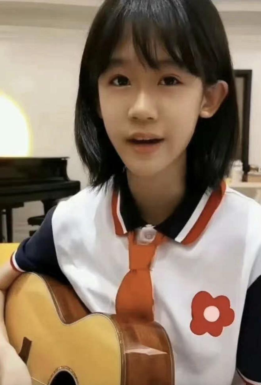 陆毅14岁大女儿获赞最美星二代，才艺令人惊艳，四口人共用一张脸