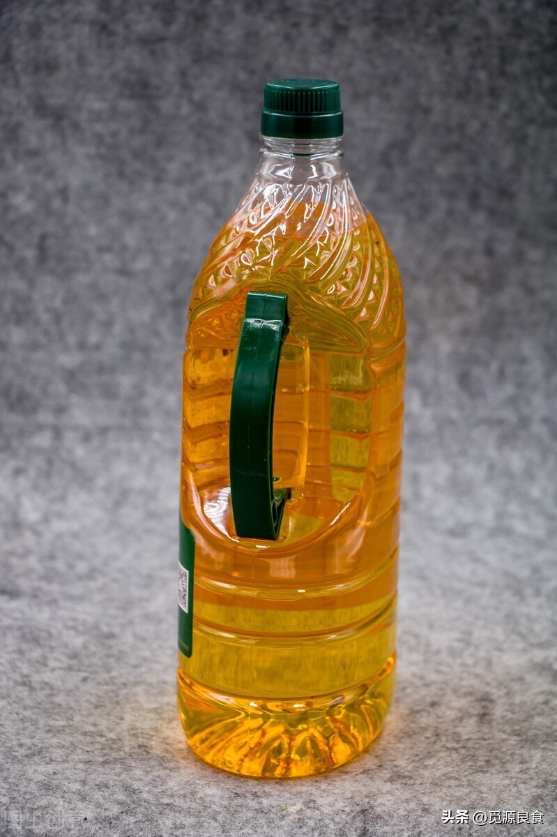 买食用油时要注意什么指标,买食用油等级越低是越好吗