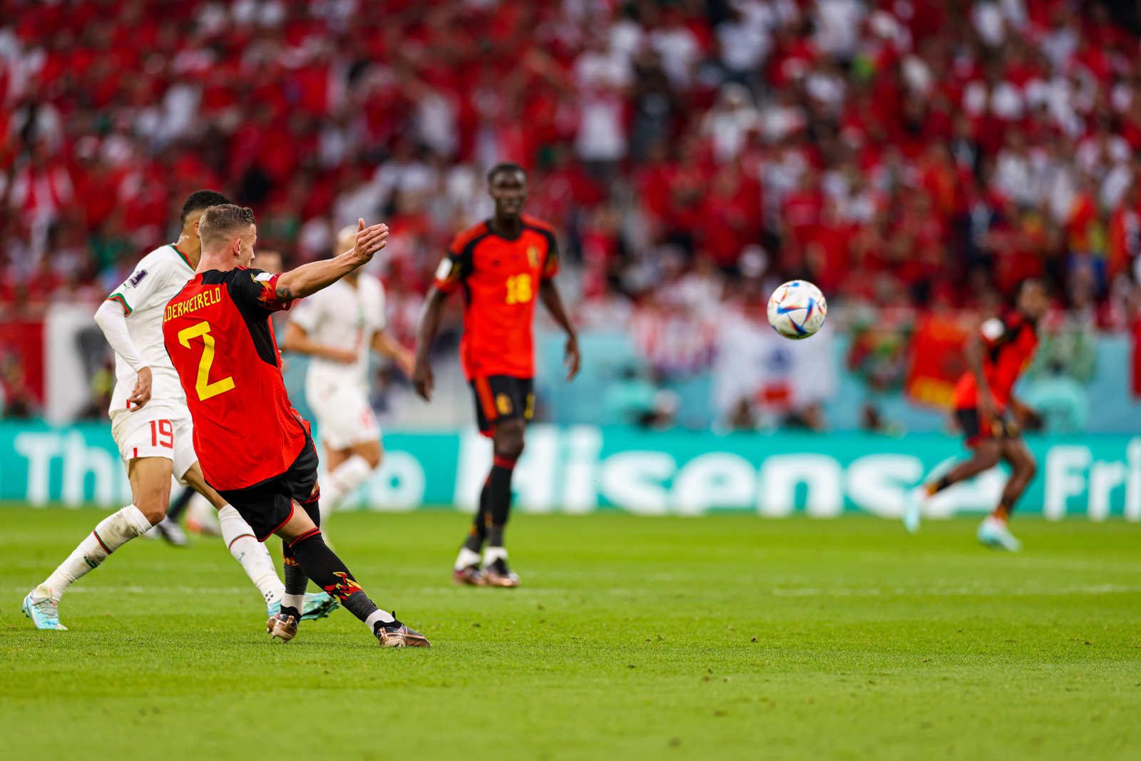 摩洛哥队齐耶什破门,齐耶什任意球视频阿贾克斯