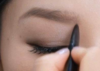 最新上妆技巧这样化妆绝对不卡粉,夏天化妆要怎么样才可以不浮粉