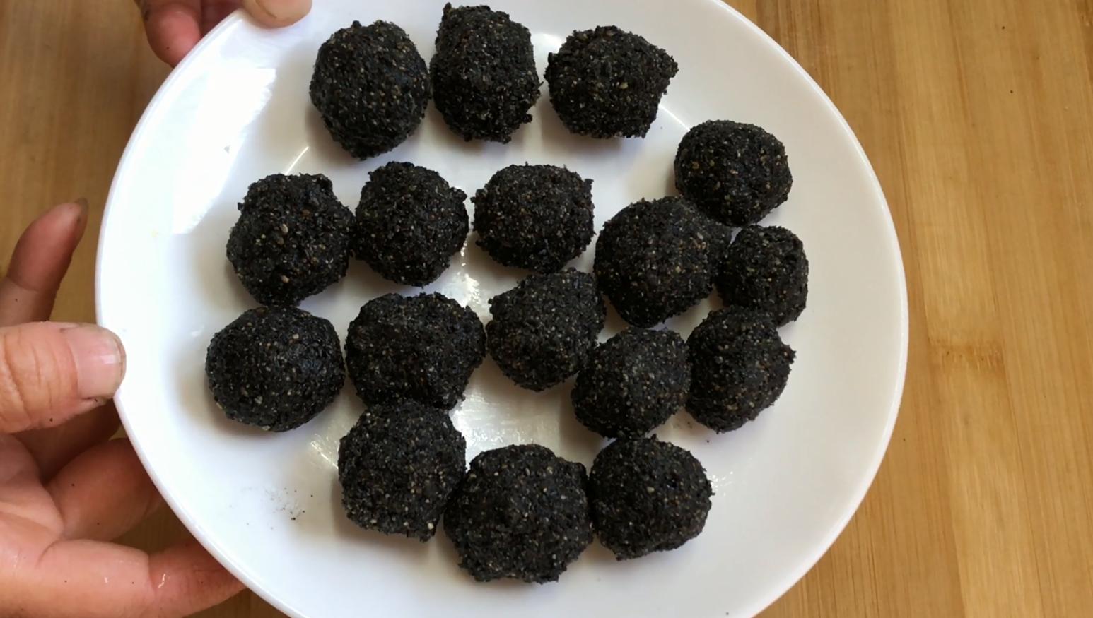 元宵节到底是吃月饼还是吃汤圆,元宵节是吃甜汤圆还是咸汤圆