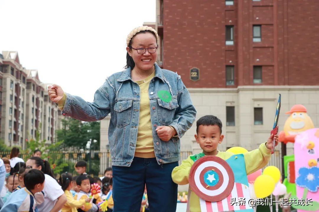 六一幼儿园全班环保t台时装秀,六一儿童节自制环保衣服详细教程