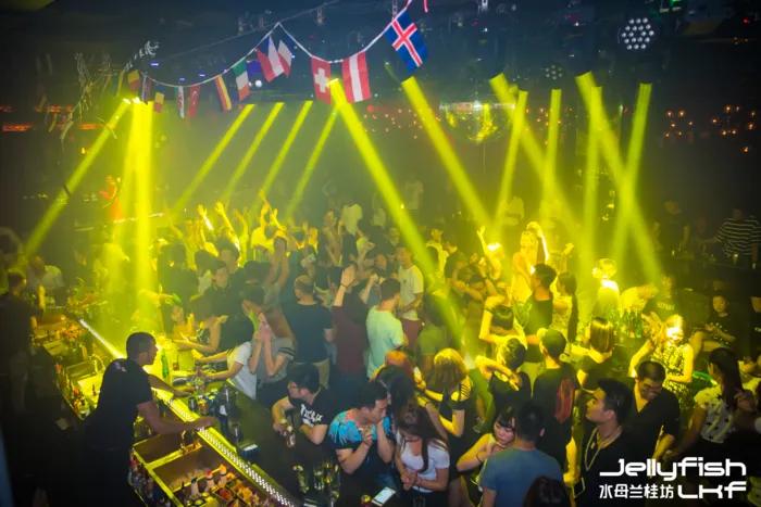 成都到青岛自驾游住宿攻略,成都旅游住宿攻略及费用