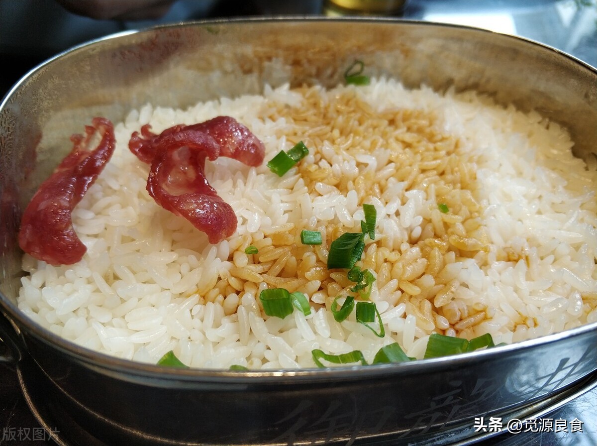 比蛋炒饭还美味的猪油拌饭，做法简单香气扑鼻，家人爱吃童年回忆