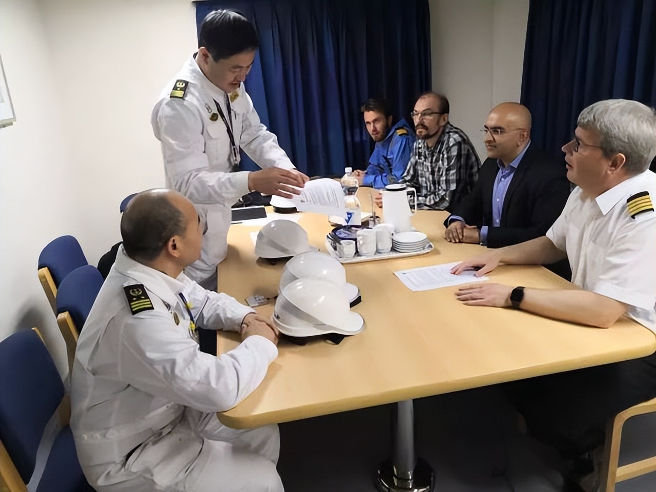 海运船员的一天工作生活,船员怎么在船上工作的