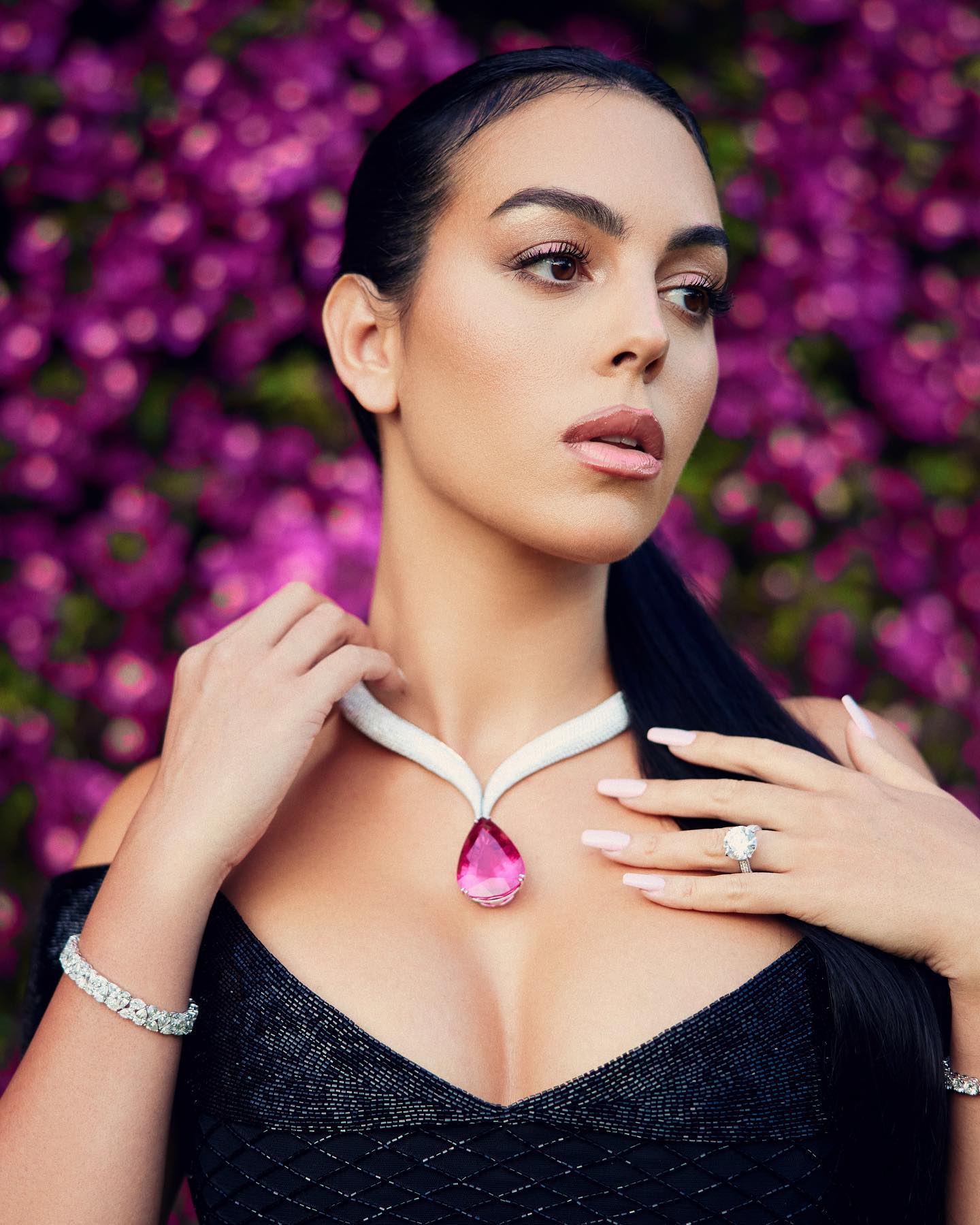 乔治娜带迷你罗参加活动,乔治娜穿c罗衣服