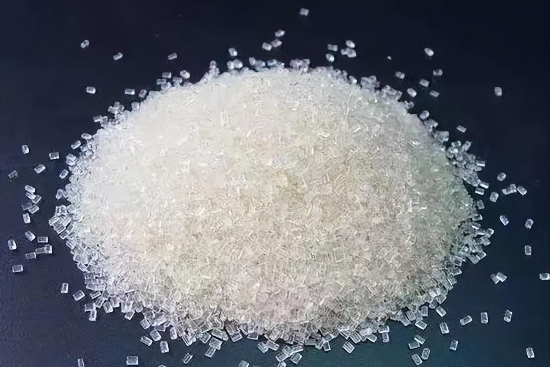 家有水杯请注意！“夺命杯”曾遭央视多次曝光，热水进“毒水”出