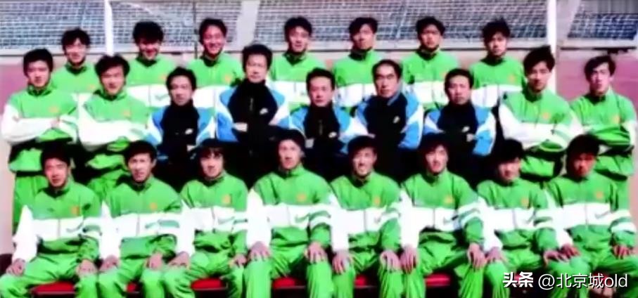 三位北京高中生，走进顺义国安基地，传承死磕精神，引起球迷热议