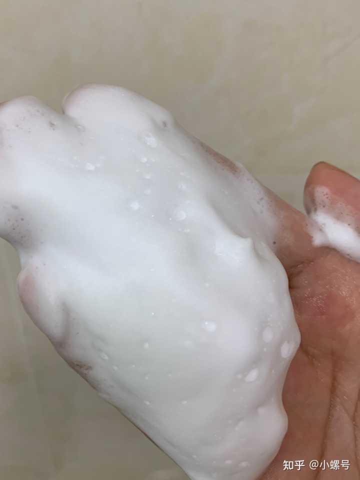 什么洗面奶不紧绷祛黑头和控油,控油去黑头深层清洁洗面奶推荐