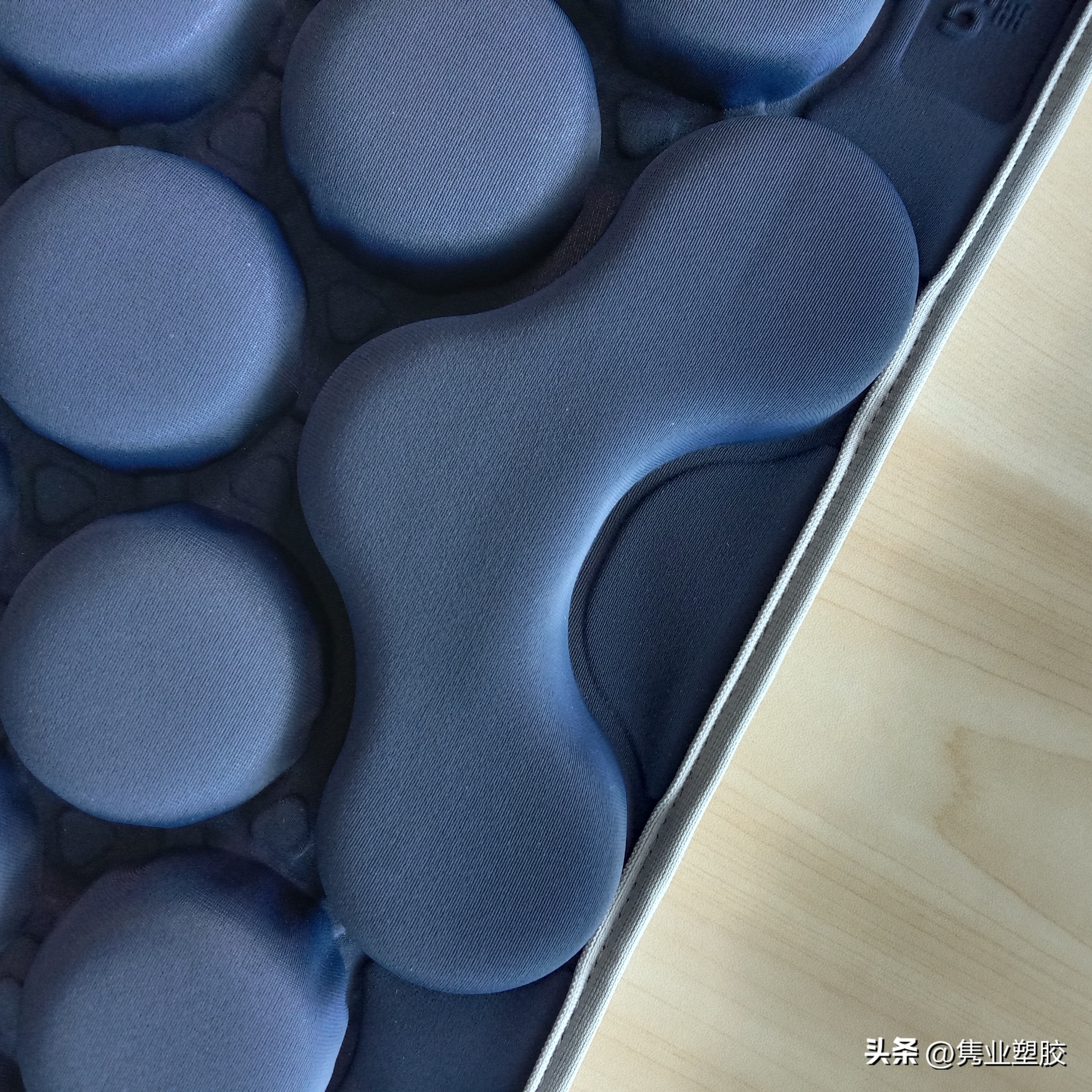 气囊减压坐垫：减少坐骨部位的压力，缓解腰酸背痛！