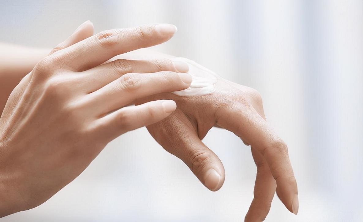 不涂身体乳皮肤反而更好,经常涂身体乳跟不涂身体乳的区别