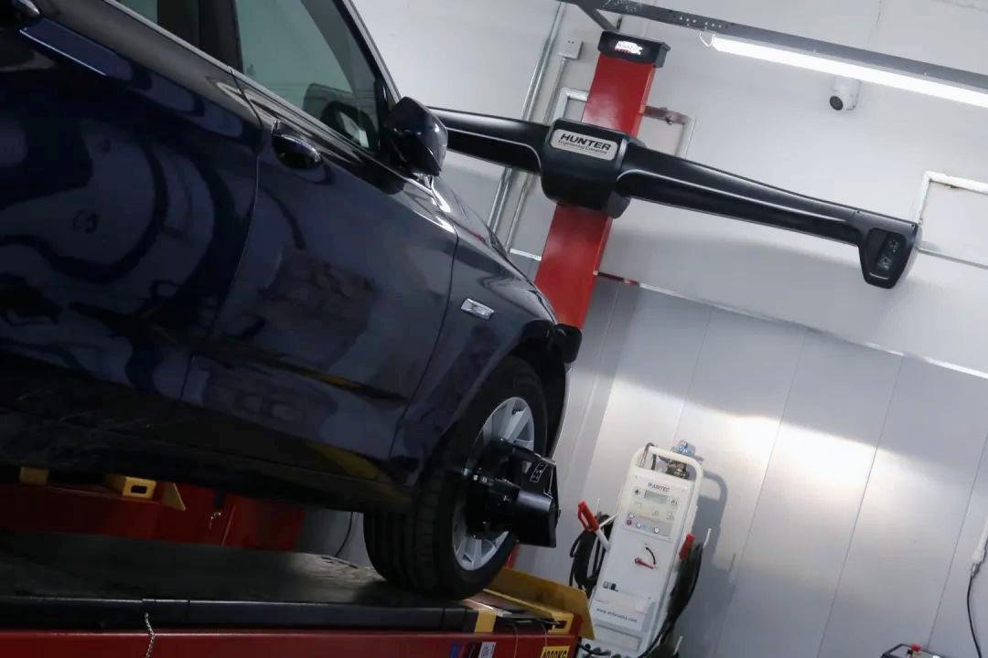 怪兽修车视频全集,13年宝马gt535升级新款内饰