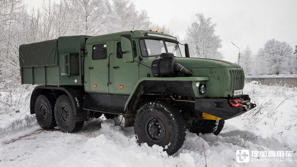 乌拉尔4320军用卡车穿越西伯利亚,遥控乌拉尔4320型6x6越野卡车