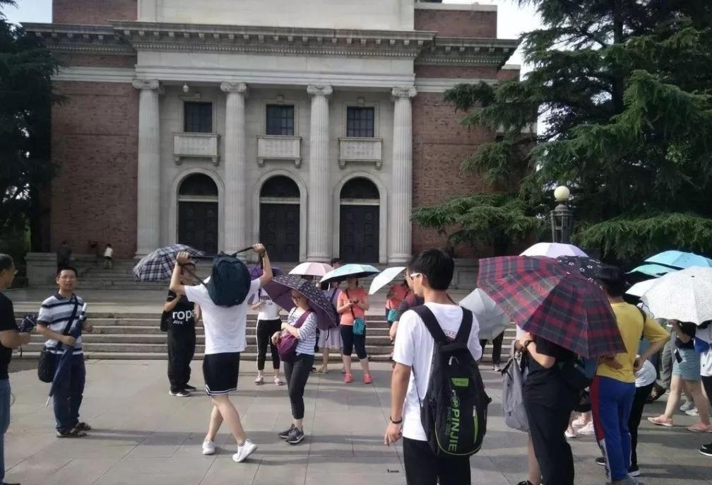 在香港生孩子的人多吗,为什么明星都喜欢去香港生娃