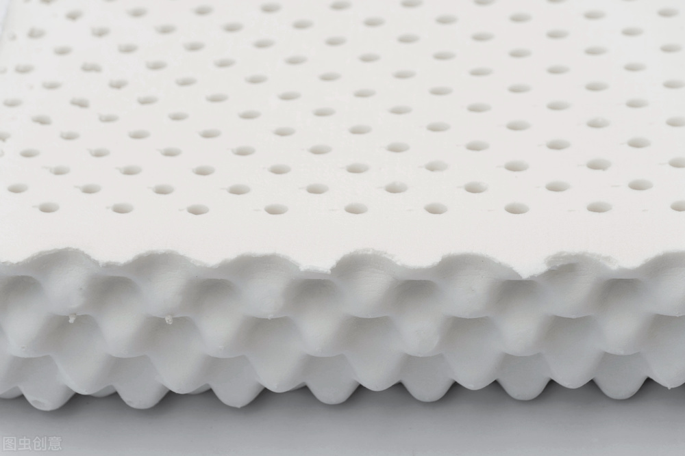 复合型乳胶床垫和纯乳胶床垫哪个更好？选择乳胶床垫需注意什么？