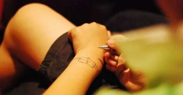 画手表手腕可爱,画在手腕上的手表