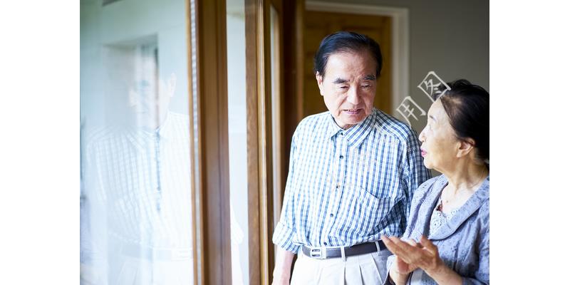 女子为凑钱给老公治病,女子为了给丈夫治病筹钱现身