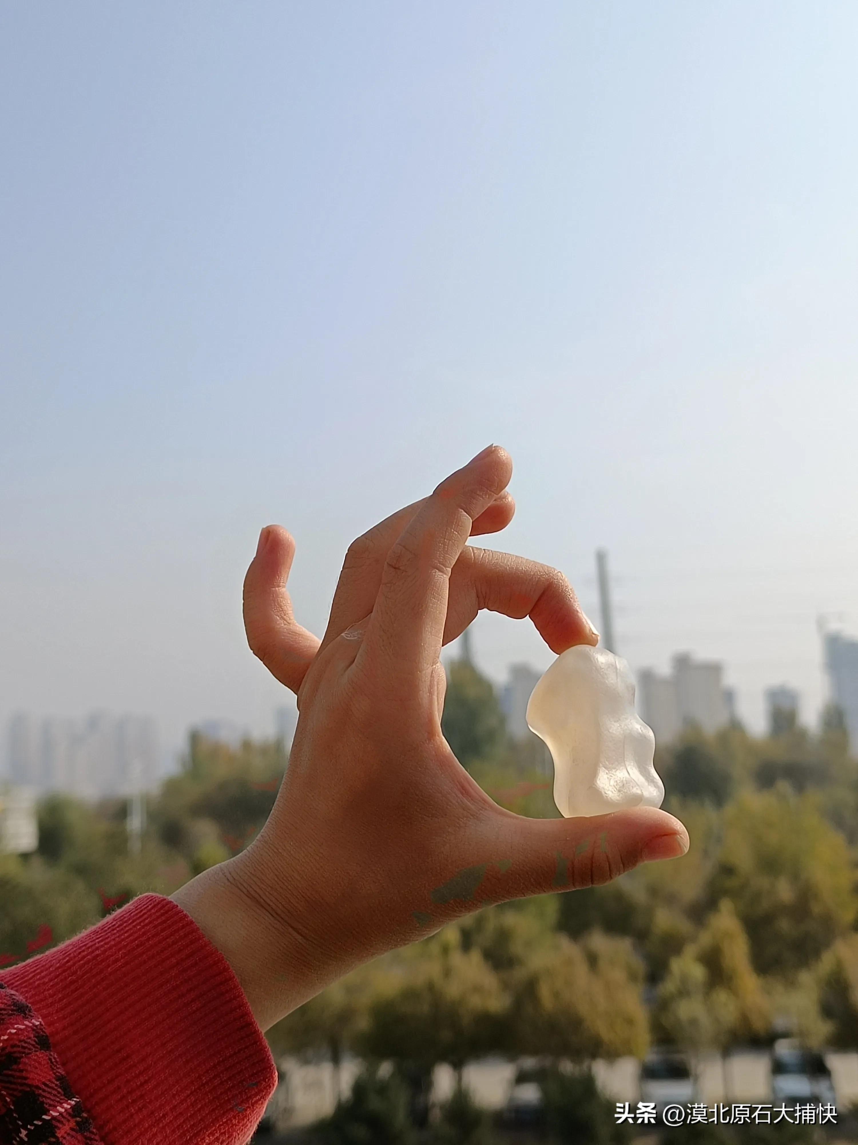 火山喷出天然玛瑙原石,火山岩烧过的玛瑙图片