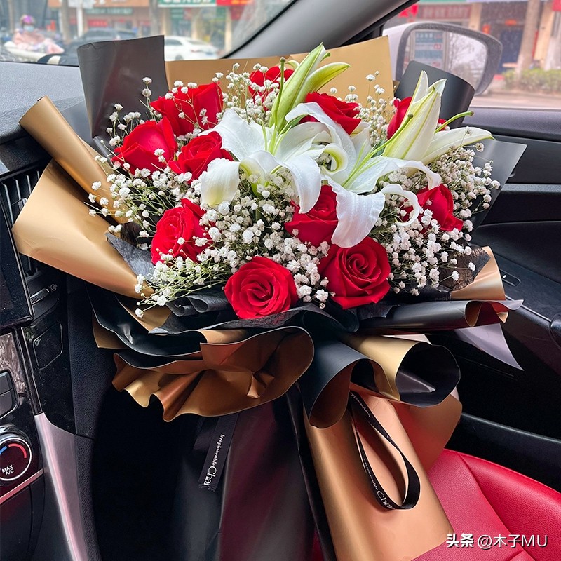 红玫瑰适合送什么人,送女朋友送红玫瑰还是粉玫瑰