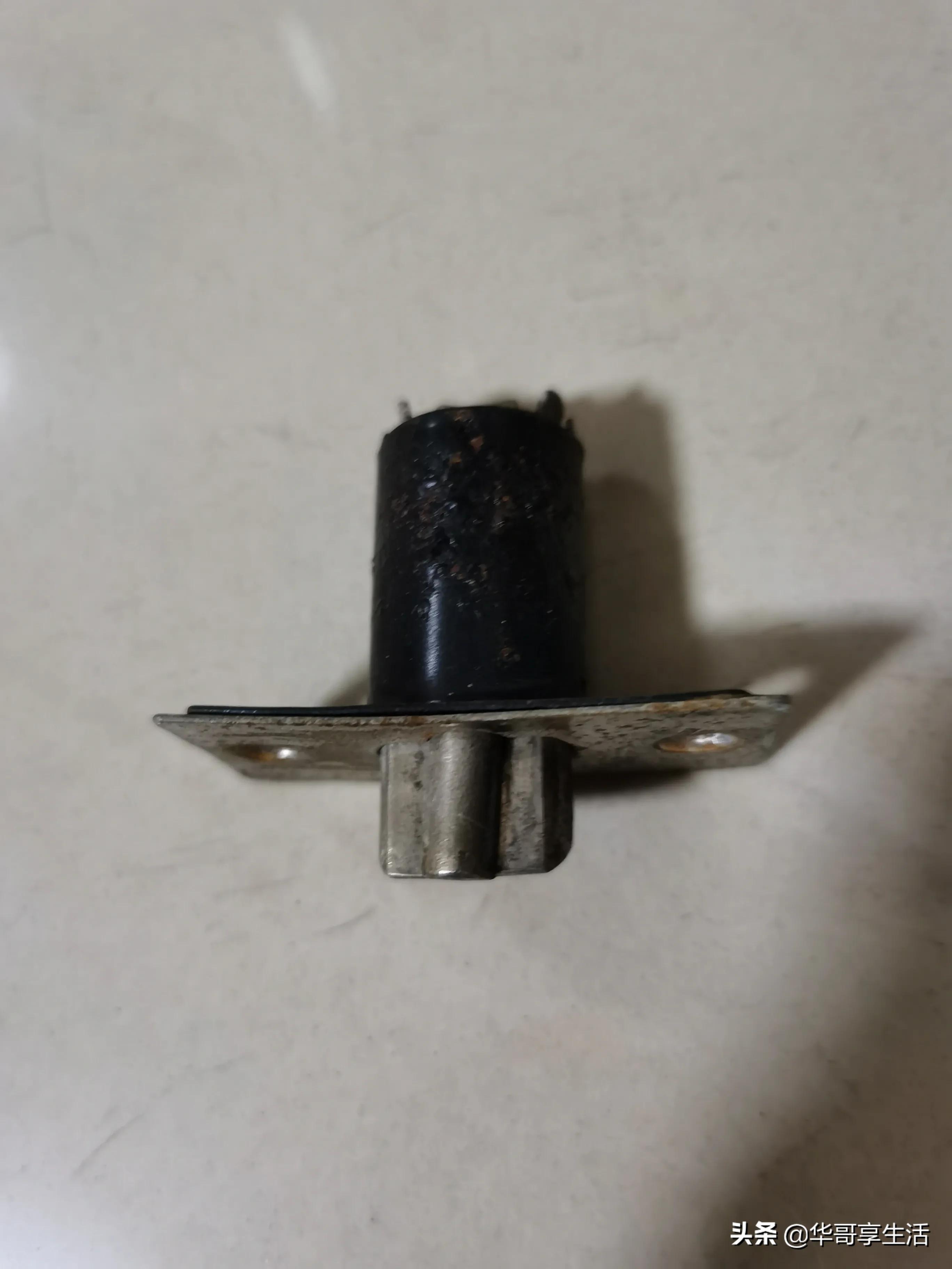 小长假居家被人开锁一秒钟，收费80元