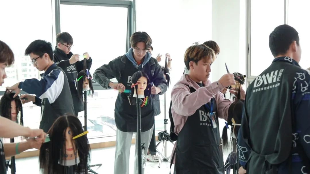 美设专业学什么好就业前景,高中必学美业专业