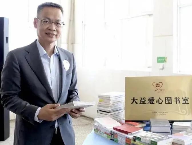 55岁云南茶王突发脑溢血去世，2盒普洱茶饼玩坏广州芳村炒茶人