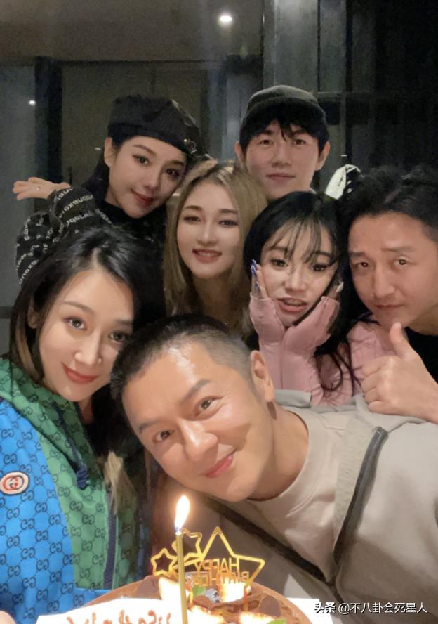 脸部垮掉的男人,脸部塌陷的男生