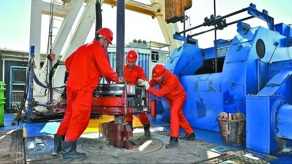 塔里木盆地突出的特点及形成原因,塔里木盆地的主要特征导图