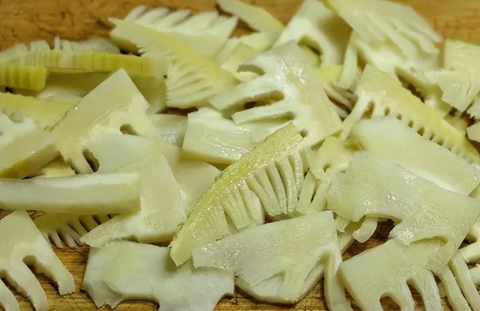 炒出来的笋为什么有点涩口,春笋为什么要焯水才能去除苦涩