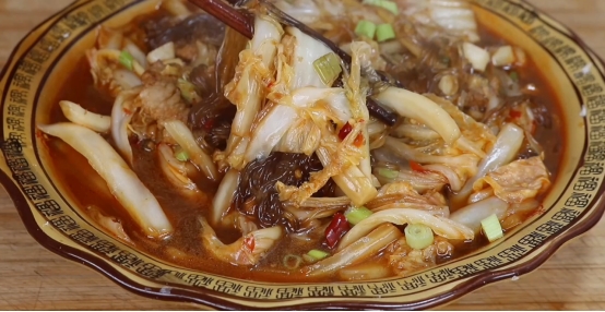 冬天炖一锅白菜豆腐炖粉条,大锅菜冬瓜猪肉白菜炖粉条