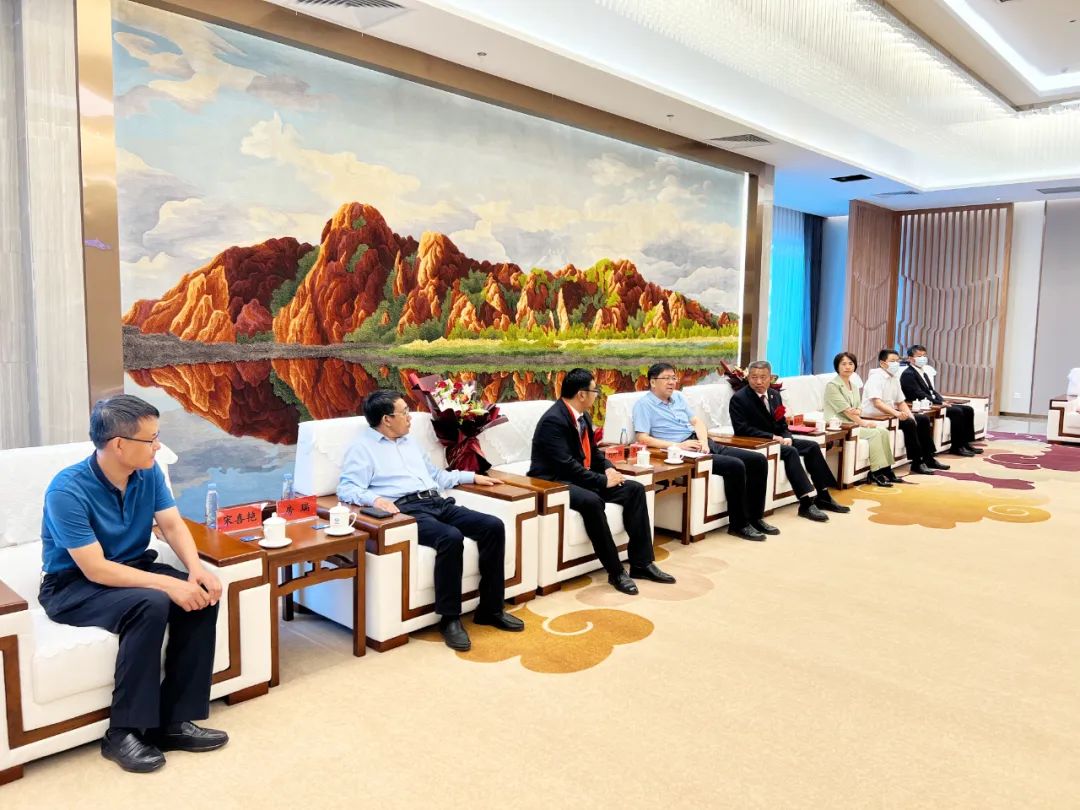 第四届省人民满意公务员荣誉称号,获人民满意的公务员