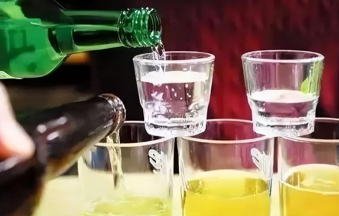 喝酒为什么会口干是不是酒量不行,喝完酒为什么那么难受