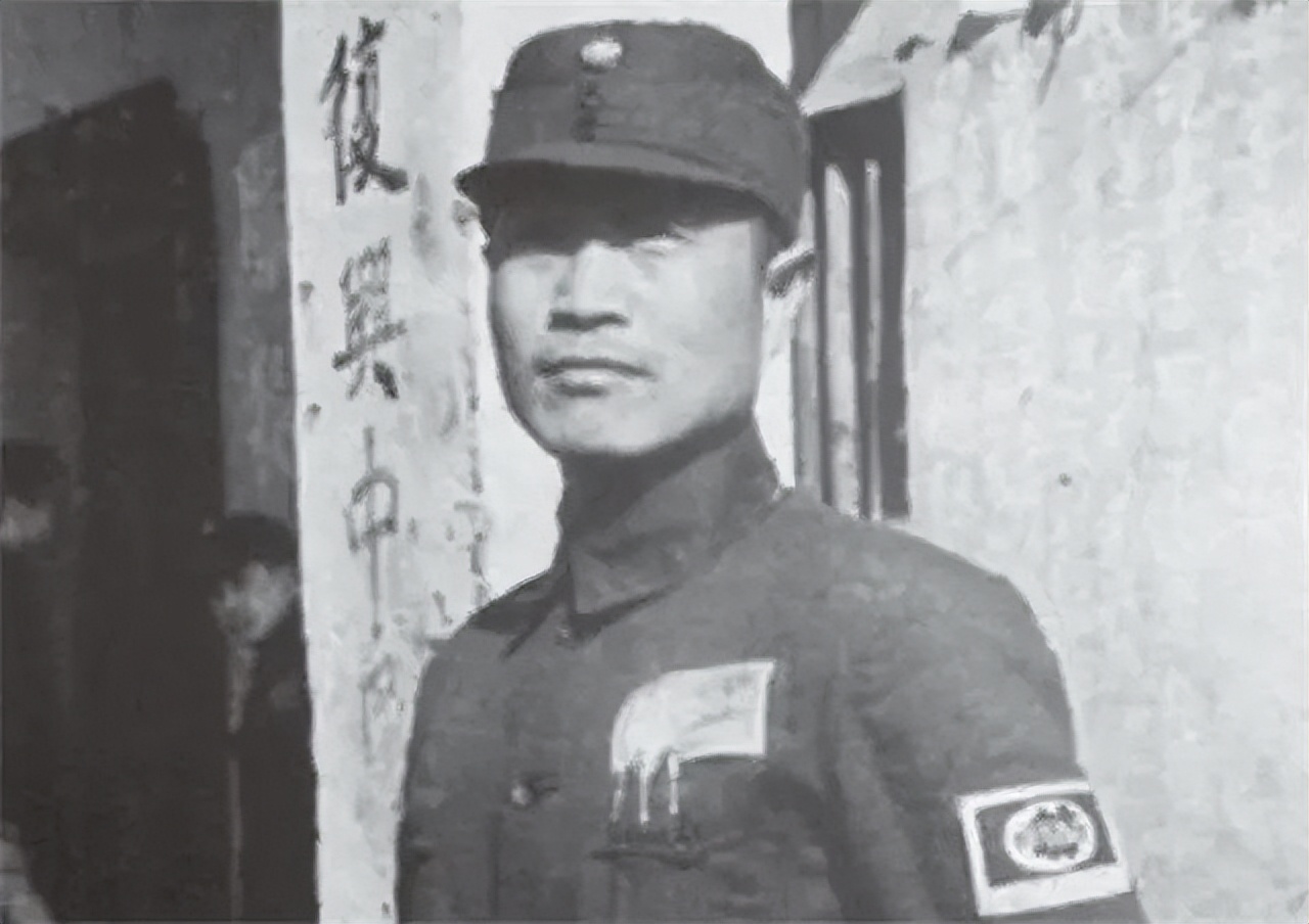 蒋军忍饥挨饿，蒋校长却空投“激励信”，士兵大骂：这有啥用