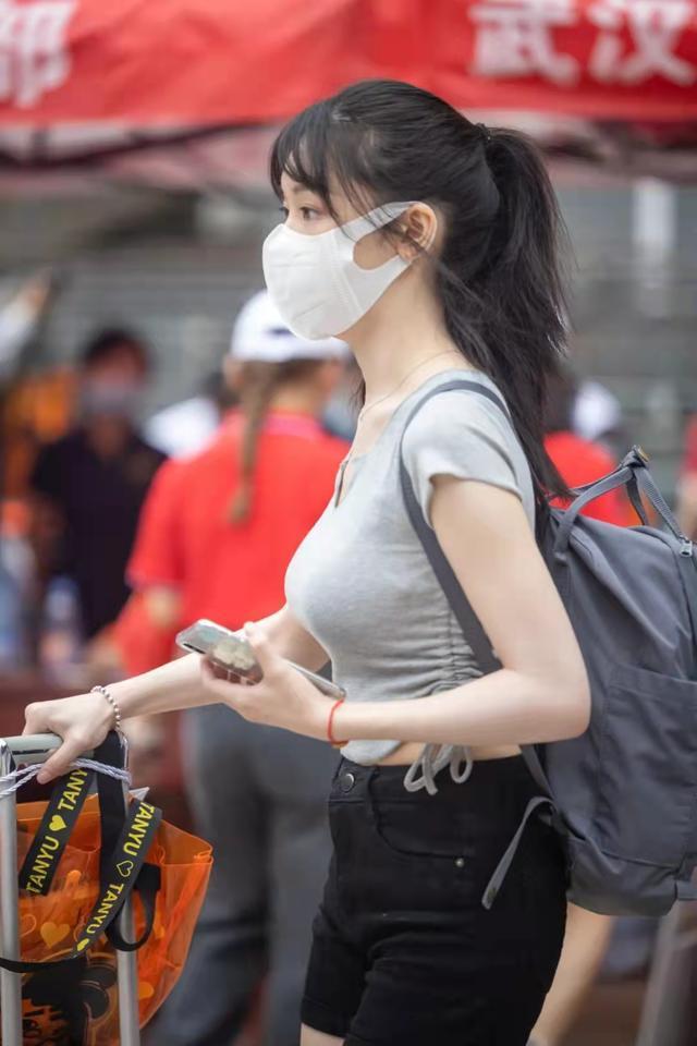 大一新生不适应寝室生活,大学宿舍条件太差可以走读吗