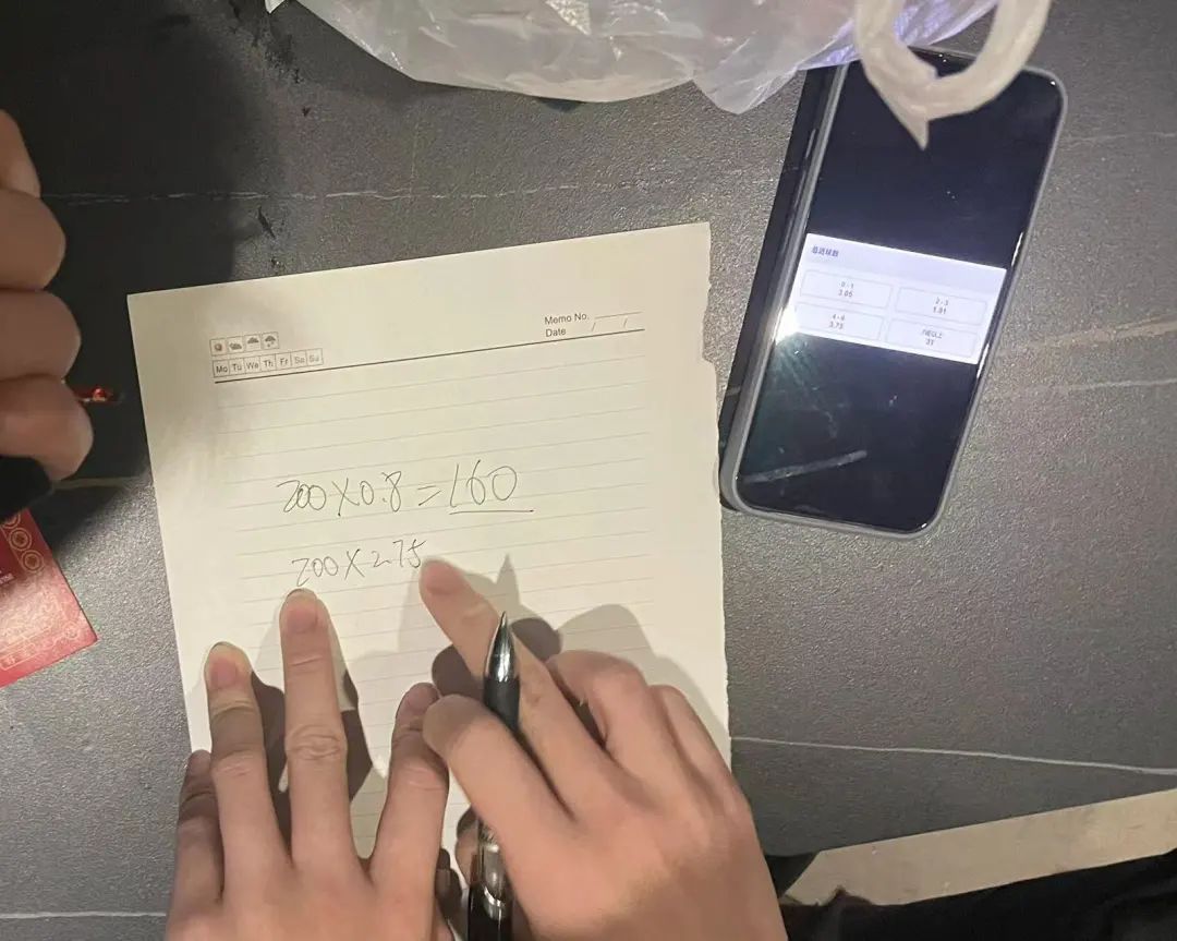 跟10个*球赌**的人聊了聊，他们告诉我几个秘密