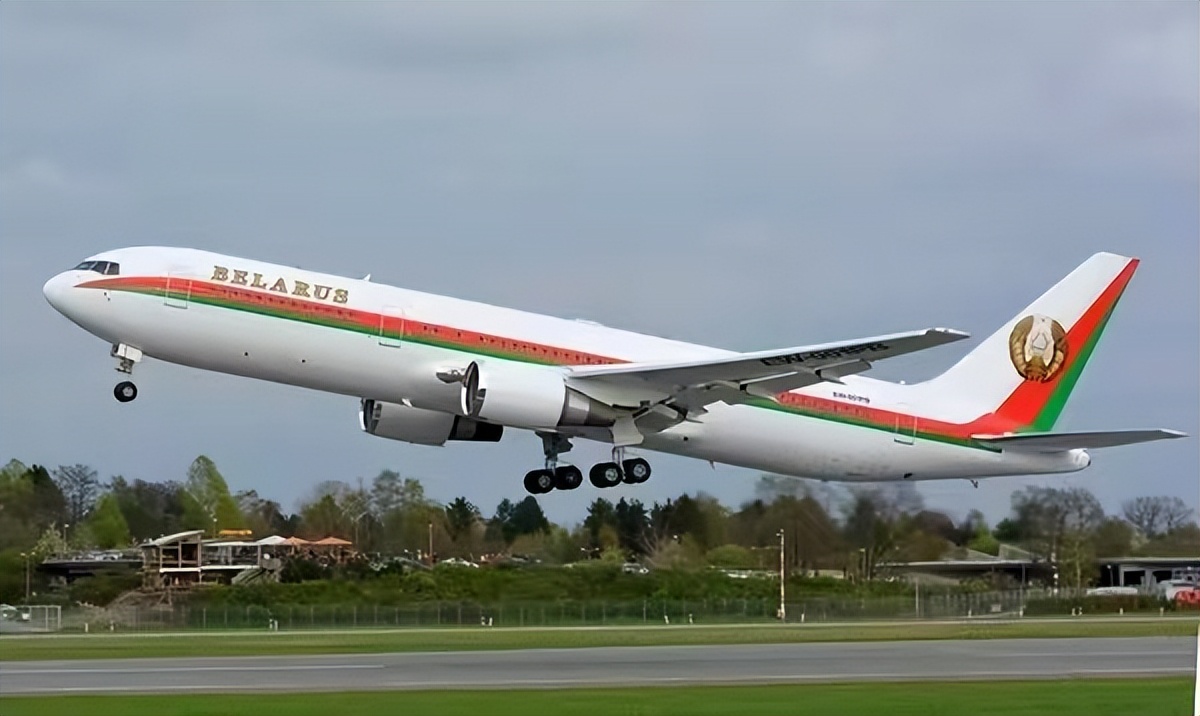 白俄罗斯总统中方接机人员,俄罗斯总统专机抵达北京视频