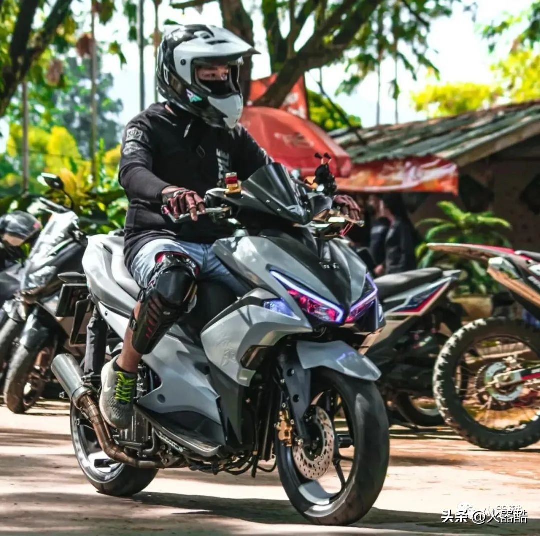 雅马哈nvx155帅气视频,aerox155与nvx155哪个好