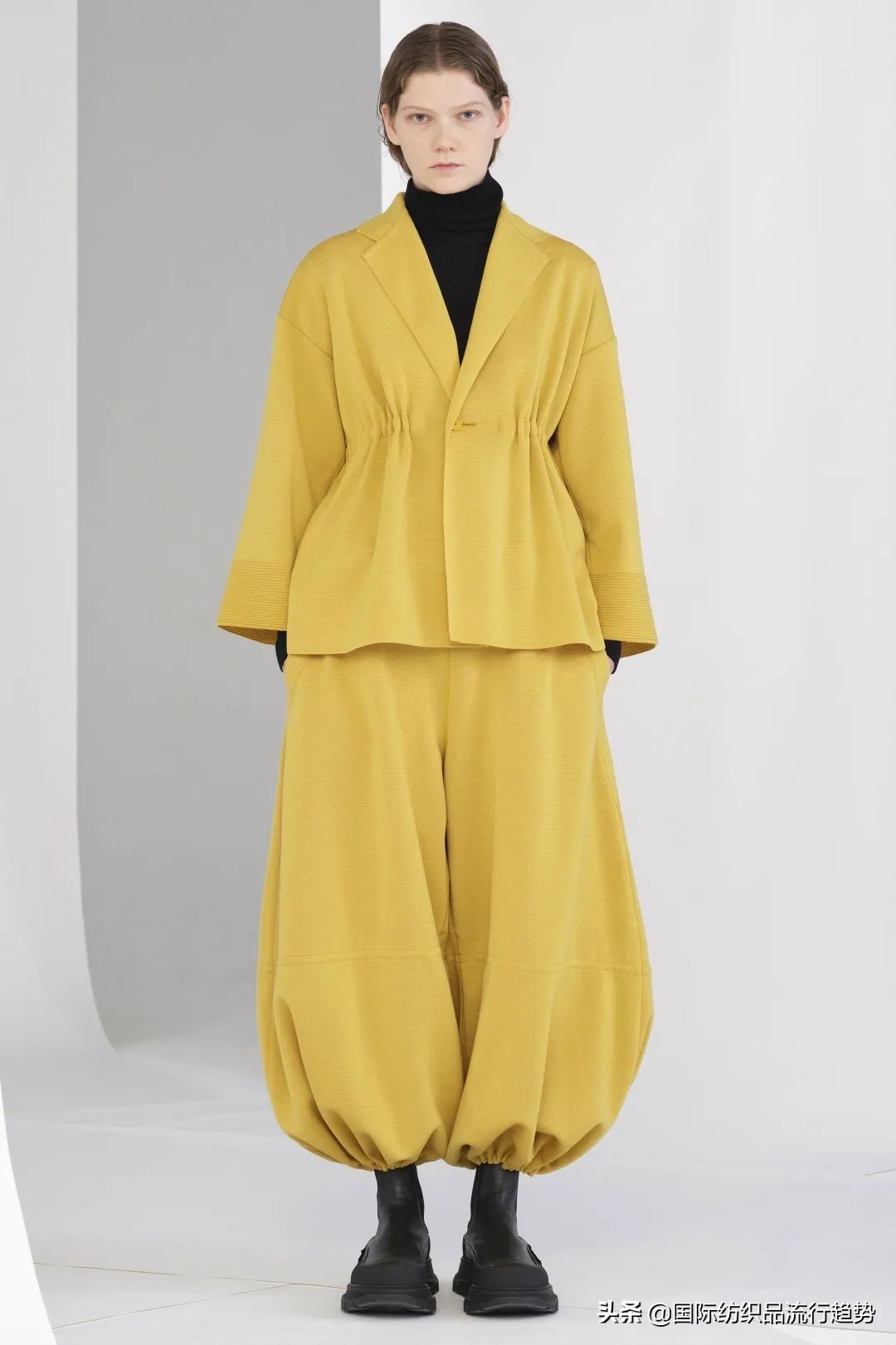 把服装当作思想的容器！看高桥祐介将美学融入到针织艺术中