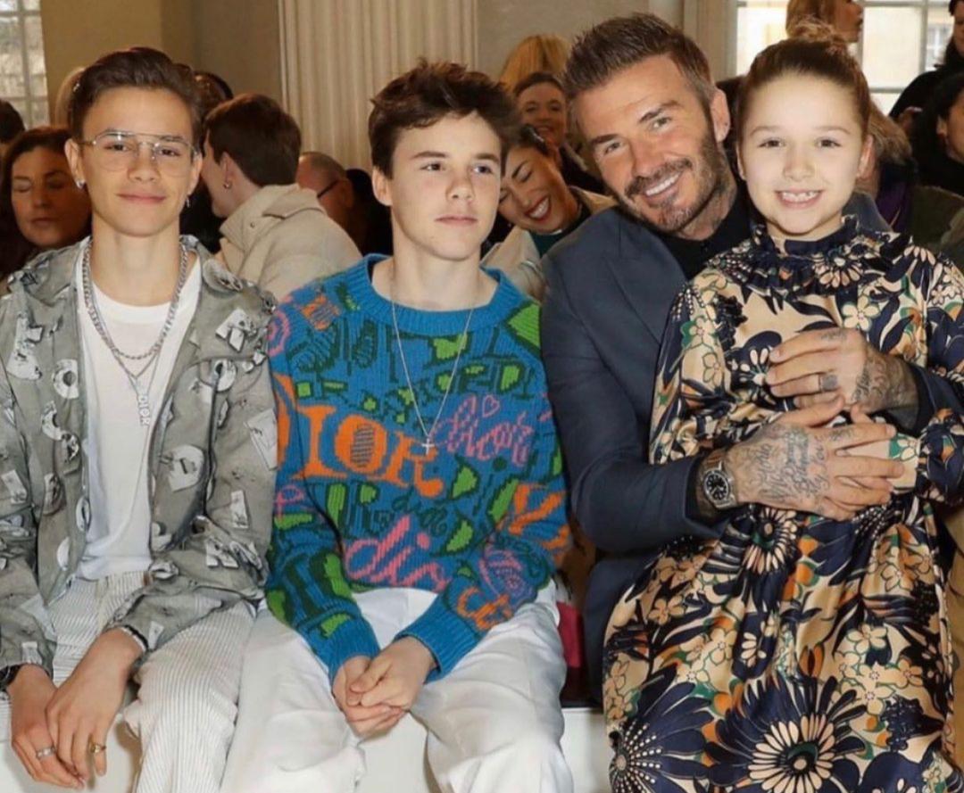 小贝家老三半裸上杂志遭网友骂：他才16岁