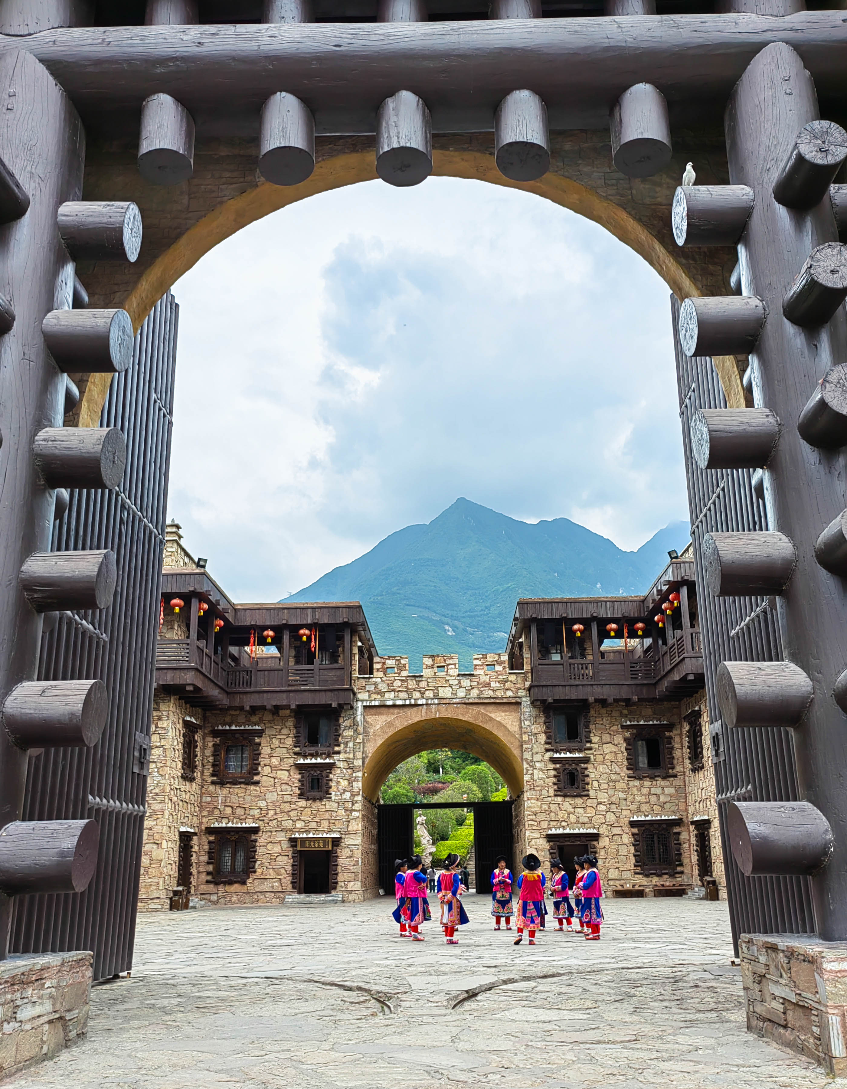 羌族云朵上的舞者,歌曲云朵上的羌族