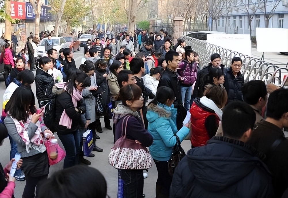 大专学历都能报考哪些公务员,报考公务员需要什么学历