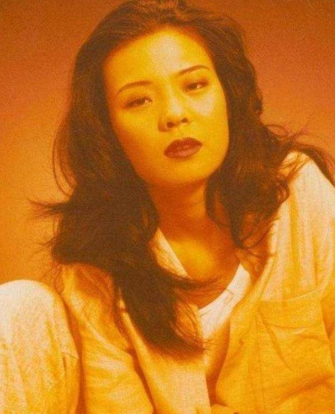 23年前除夕夜,歌手谢津从23楼一跃而下,留下母亲和韦唯的眼泪