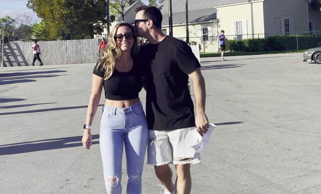 美国单身辣妈网恋假帅哥被威胁p裸照！逃脱后遇照片真人甜蜜热恋