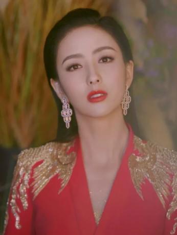 佟丽娅:父亲让她卑微,婚后容忍老公出轨,离婚后勇敢做自己