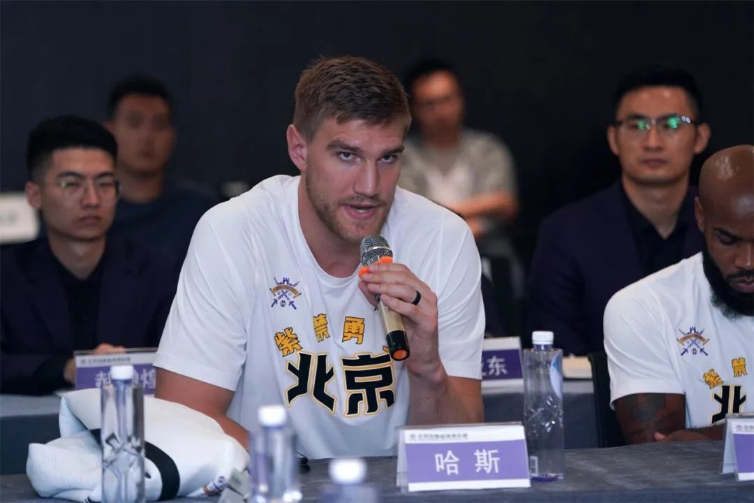 北控男篮官宣新外援,官宣新疆内线悍将正式加盟北控