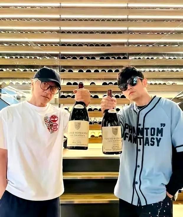 周星驰周杰伦晒同框照高清图,双周天王周星驰和周杰伦合体照