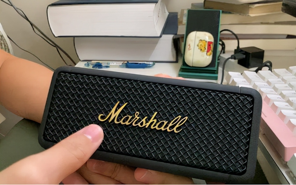 用cd机听歌和手机有区别么,用cd机听歌好还是用电听好